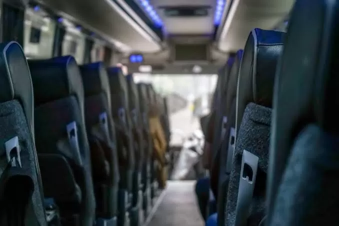 Justiça mantém preso guitarrista suspeito de importunação sexual contra passageira em ônibus 