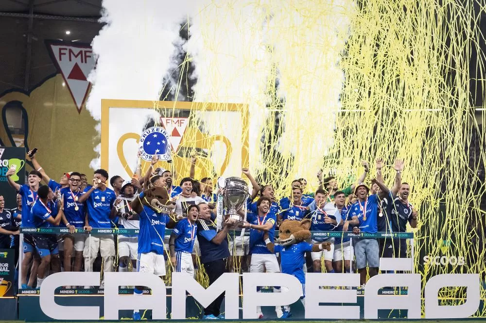 Com cenas lamentáveis e 23 expulsões, Cruzeiro é campeão mineiro de 2026