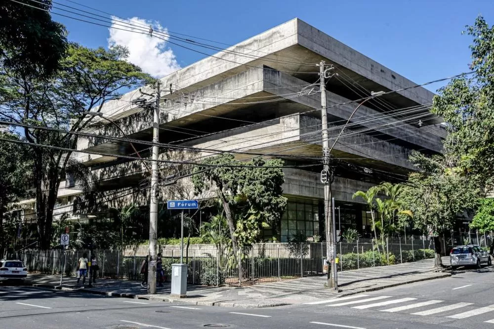 Homem que colocou fogo em barraca com mulher trans dentro é condenado em BH
