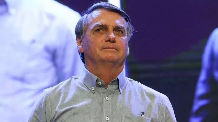 Bolsonaro passa mal na prisão e é levado a hospital em Brasília