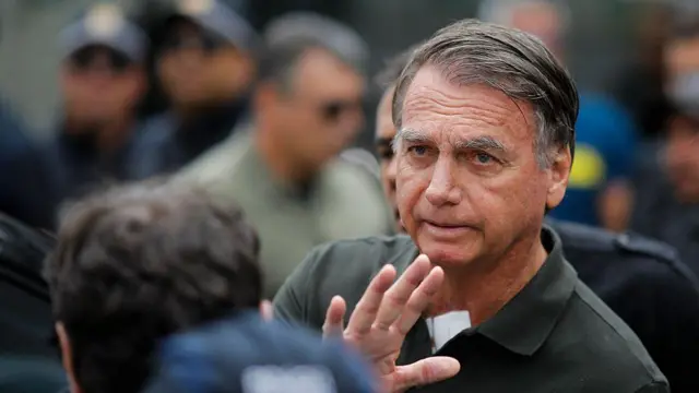Bolsonaro é internado em UTI em Brasília após diagnóstico de broncopneumonia