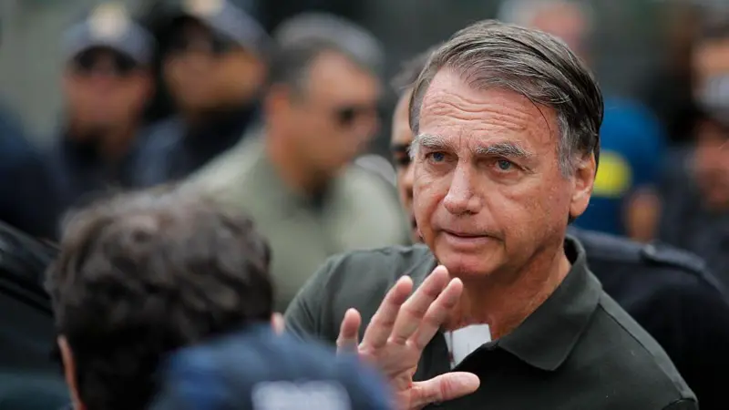 Bolsonaro apresenta melhora clínica, mas segue internado na UTI em Brasília