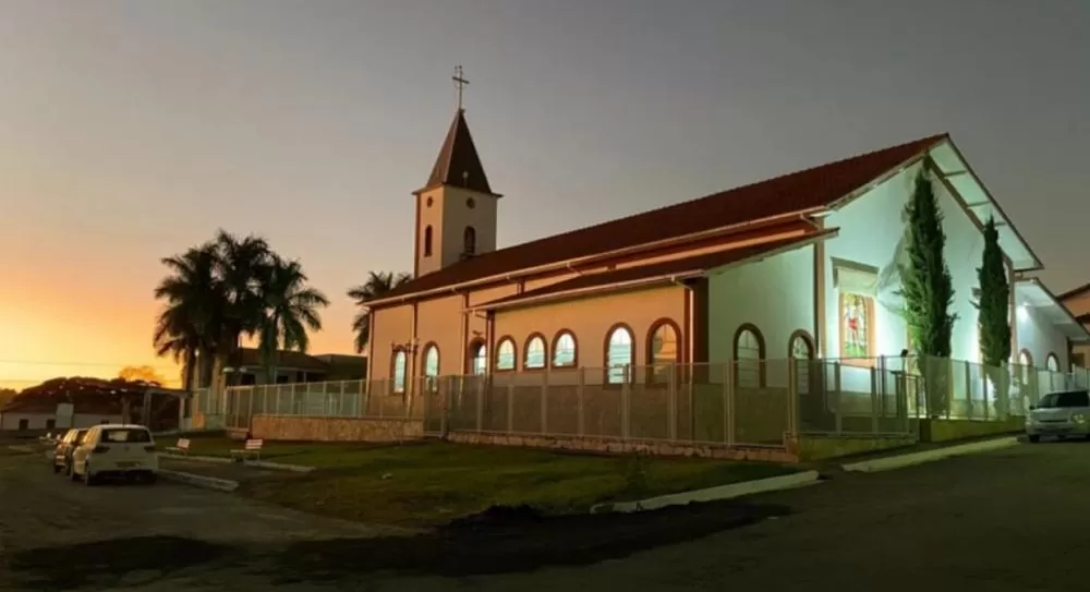 Igreja afasta padre denunciado por promover festas sexuais em igreja em MG
