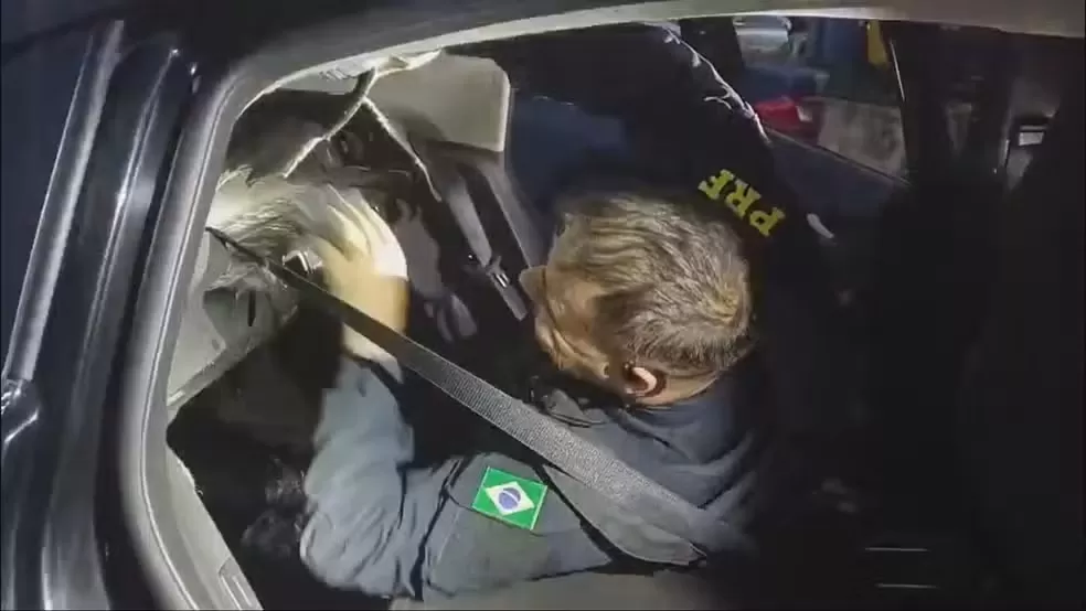 Homem é preso com medicamentos contrabandeados escondidos em carro na BR-262