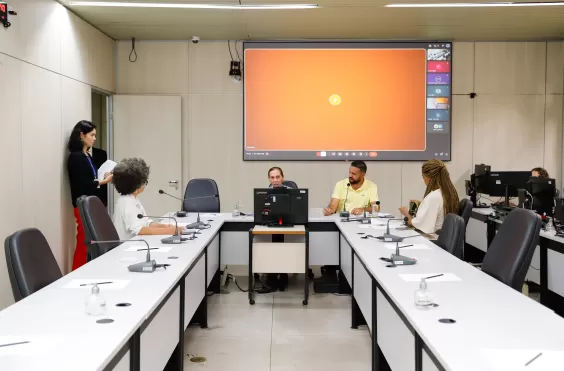 Projeto que exige autorização dos pais para atividades de gênero nas escolas avança em BH