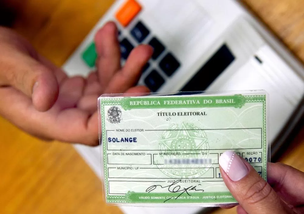 Prazo para tirar título de eleitor termina em maio e abre oportunidade para novos jovens votarem em 2026