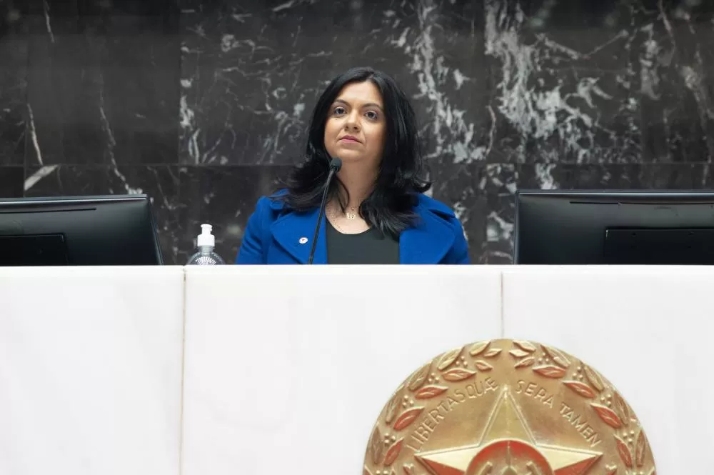 Alê Portela deixa SEDESE para disputar reeleição na ALMG