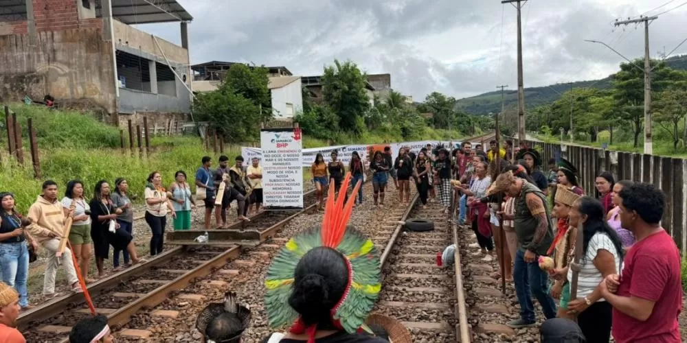 Protesto indígena paralisa trem que liga Vitória a Minas pelo quarto dia
