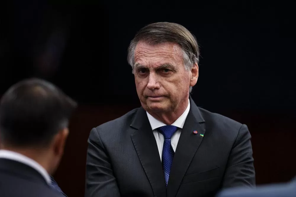 Moraes autoriza prisão domiciliar de Bolsonaro por 90 dias após internação