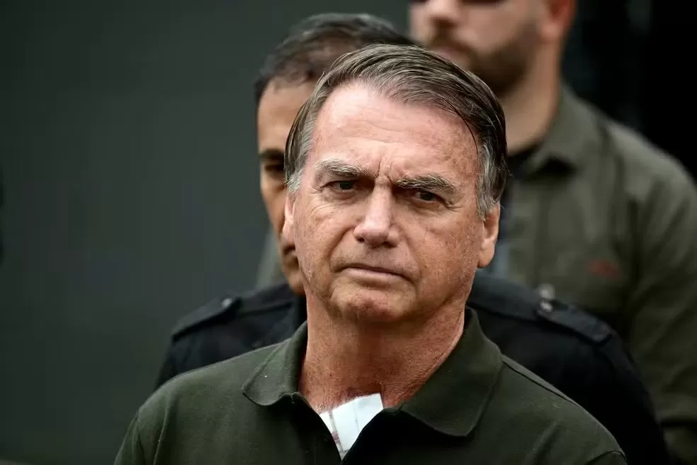 Moraes impõe tornozeleira, proíbe redes sociais e reforça vigilância sobre Bolsonaro