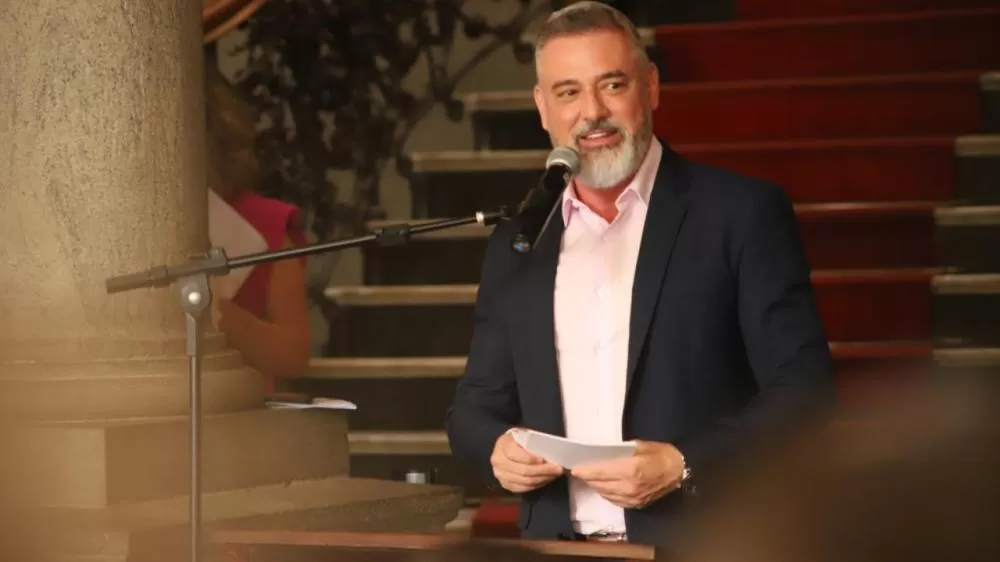 Leônidas volta ao comando da Cultura e Turismo em Minas após seis meses fora