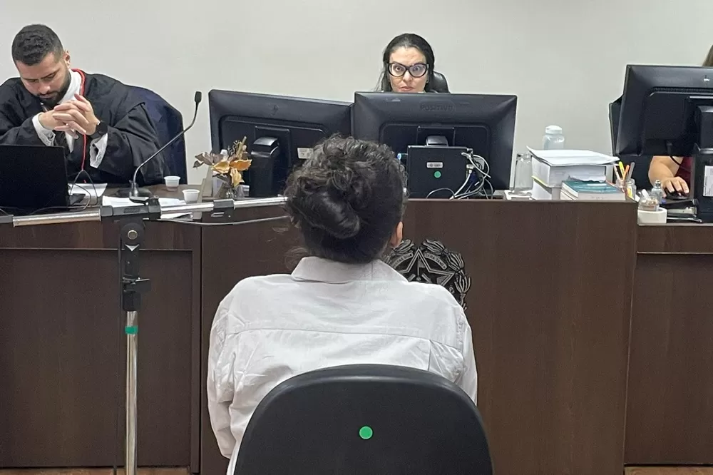 Júri absolve mulher acusada de matar companheiro após denúncia de abuso contra filha 