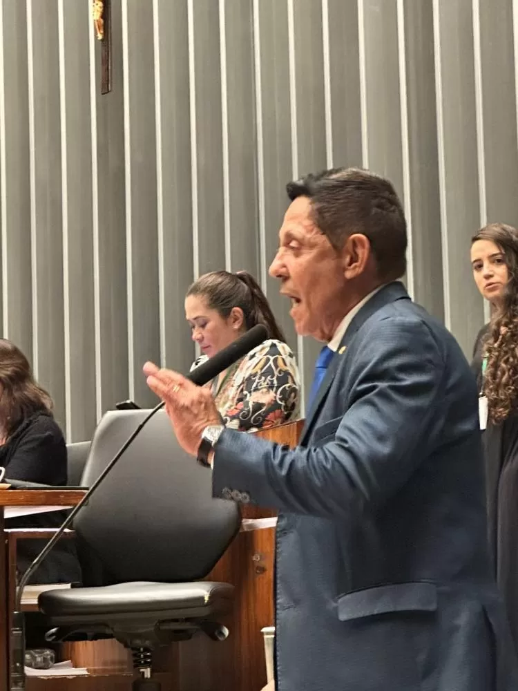 Vice-prefeito de Santa Luzia toma posse como deputado federal em Brasília