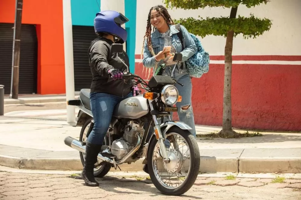 BH regulamenta transporte por moto via aplicativo e estabelece novas regras de segurança