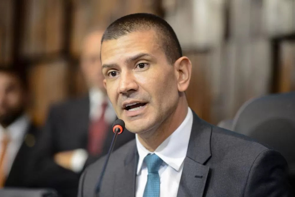 Justiça anula eleição de Douglas Ruas para presidência da Alerj