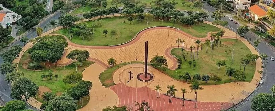 Obra na Praça do Papa avança com mudanças estruturais com prazo para julho