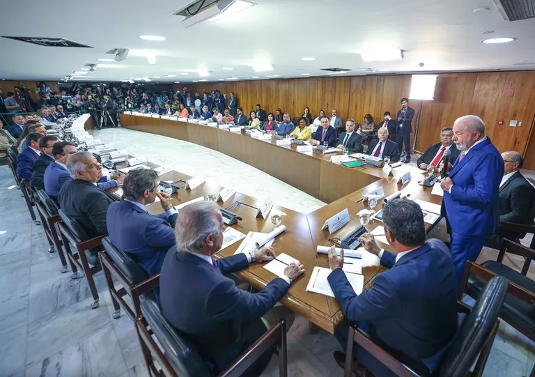 Quase metade dos ministros deve deixar o governo para disputar eleições