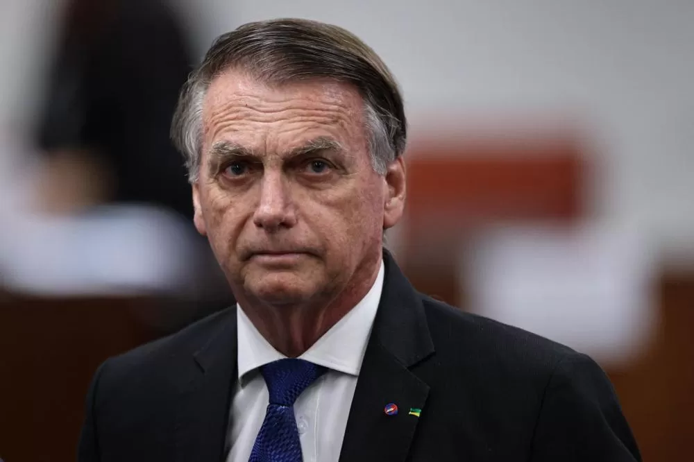 Bolsonaro tem 24 horas para explicar possível descumprimento de prisão domiciliar ao STF