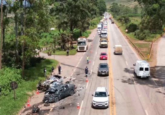 Acidente com carreta na BR-040 deixa uma pessoa morta e outras feridas 