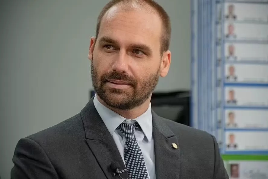 Moraes marca interrogatório de Eduardo Bolsonaro no STF em ação por obstrução de Justiça