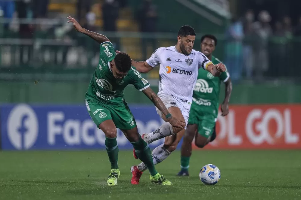 Cheio de desfalques, Atlético enfrenta a Chapecoense pelo Brasileirão