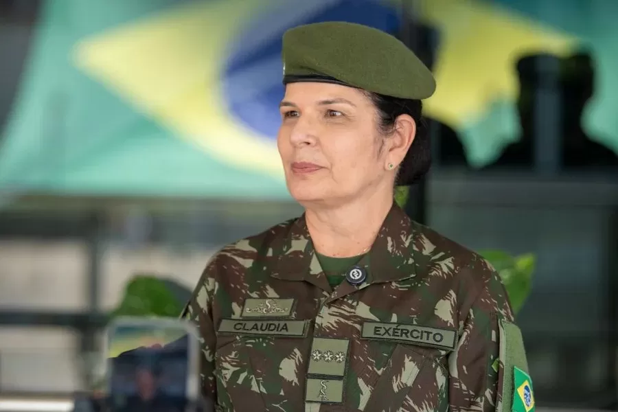 Médica pernambucana faz história e se torna a primeira mulher general do Exército