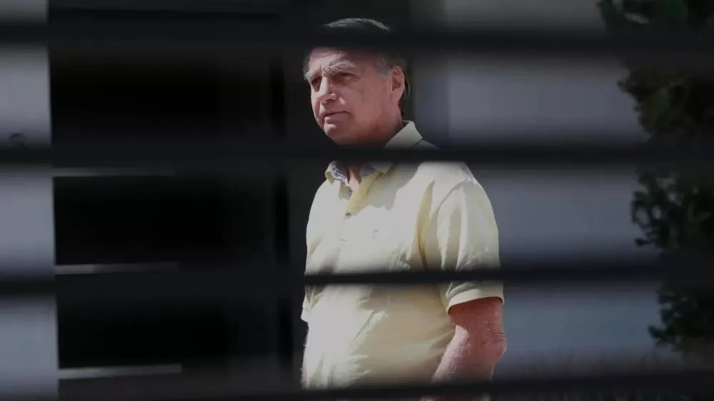 Carregador de tornozeleira de Bolsonaro é trocado e levanta questionamentos no STF