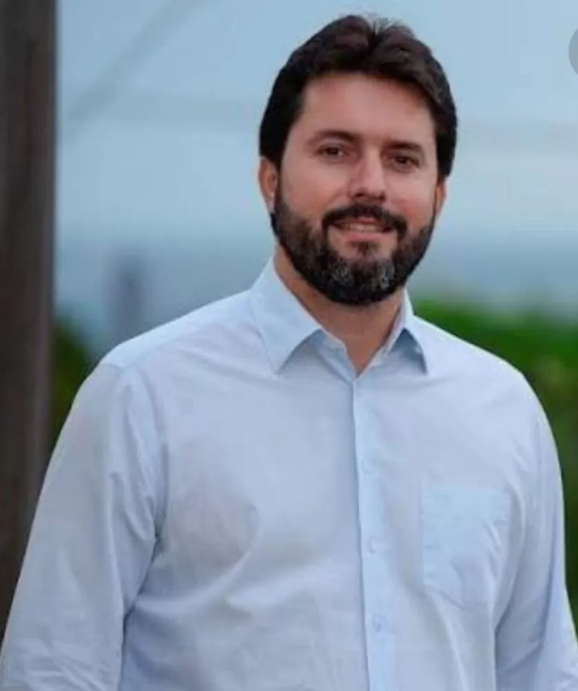 Falcão renuncia à Prefeitura de Patos de Minas e à presidência da AMM e mira disputa nas eleições de 2026