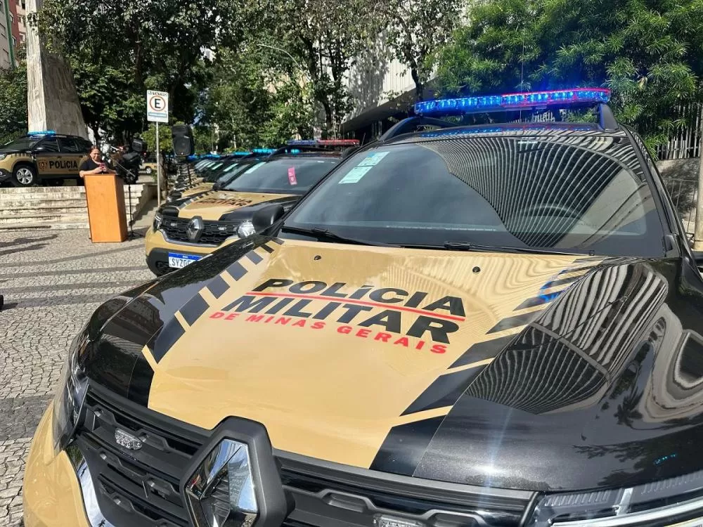 PM prende suspeito de vender drogas em frente a igreja na Grande BH