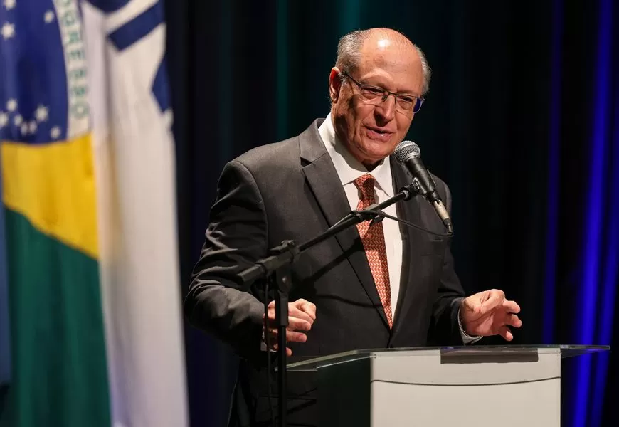 Alckmin deixa ministério e deve tentar reeleição como vice na chapa de Lula