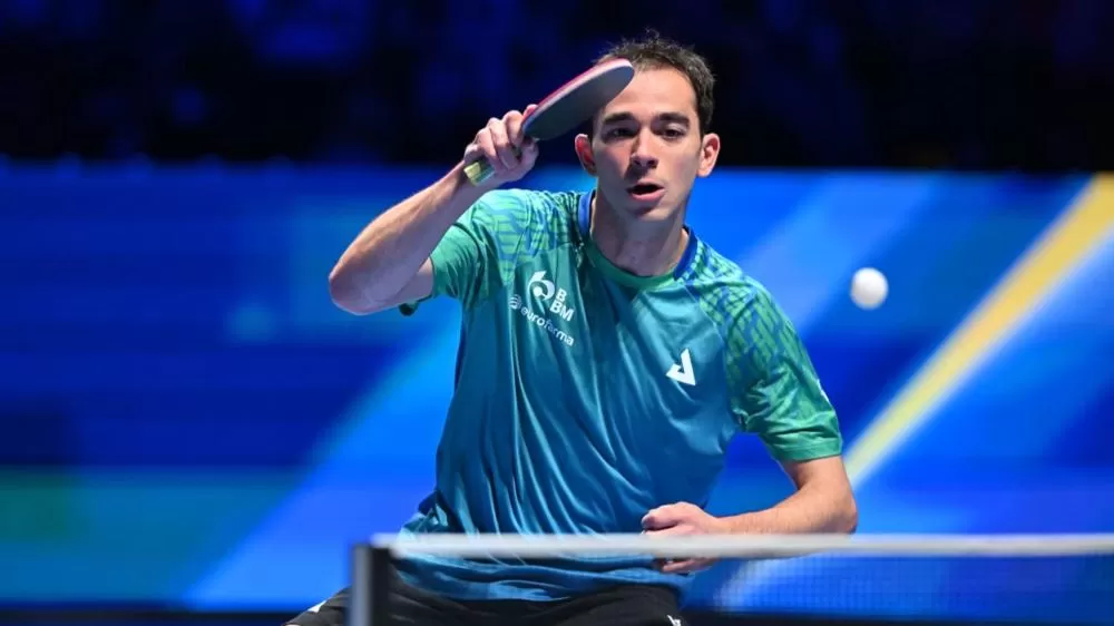 Hugo Calderano conquista a medalha de bronze na Copa do Mundo de tênis de mesa