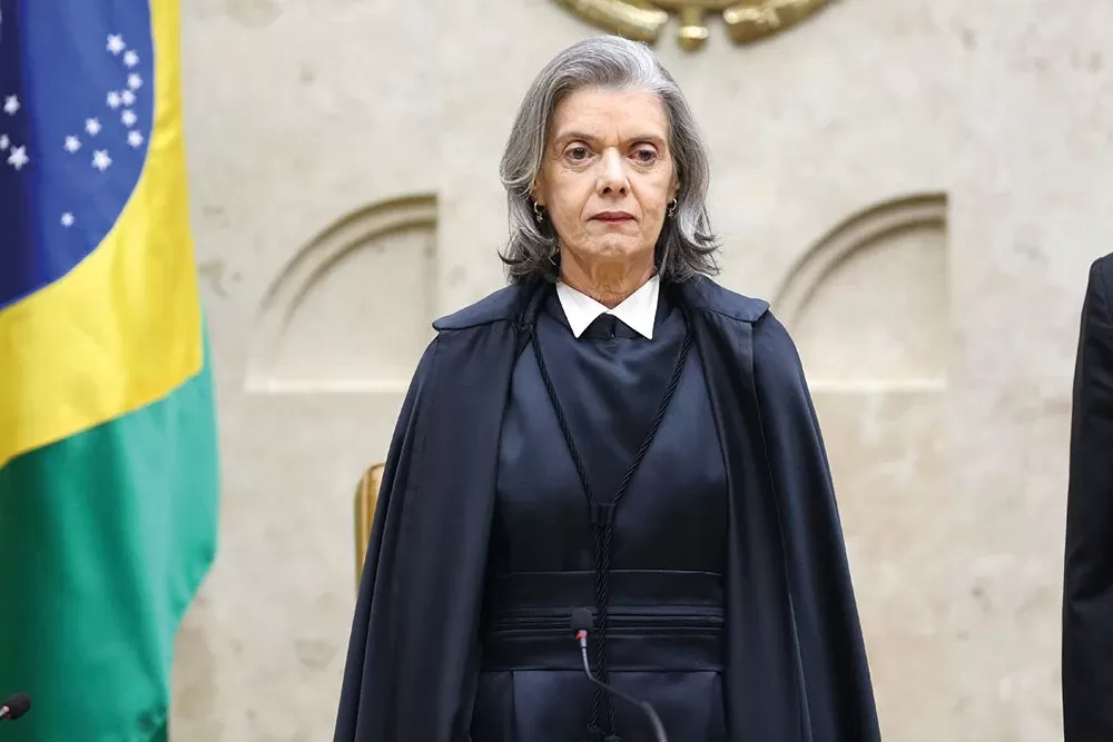 Cármen Lúcia antecipa saída do comando do TSE para acelerar preparação das eleições