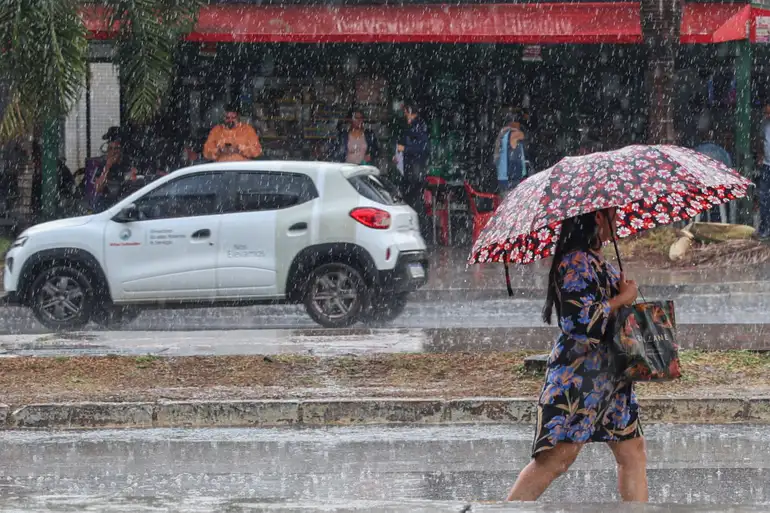 Instituto Nacional de Meteorologia alerta sobre tempo instável e pancadas de chuva