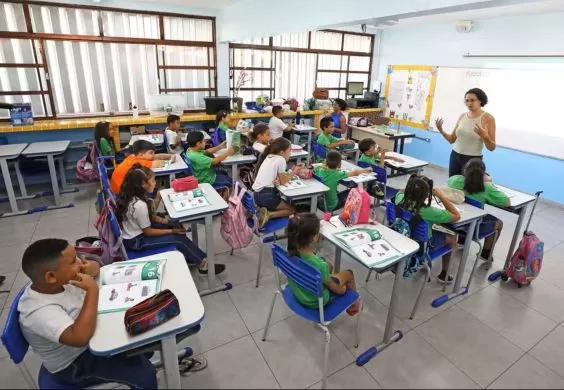 Projetos sobre segurança nas escolas e incentivo ao esporte avançam para votação final