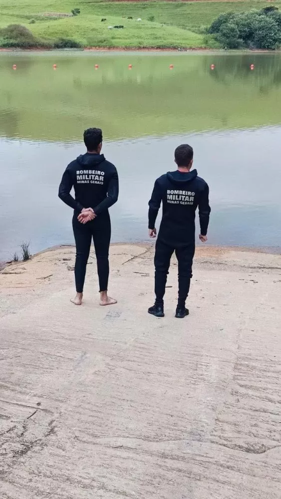 Bombeiros encontram corpo de idoso após três dias de buscas no Rio Glória, em Muriaé