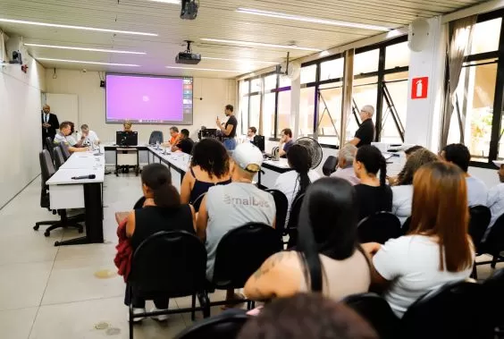 Audiência na Câmara de BH discute futuro de famílias em ocupação no Morro das Pedras