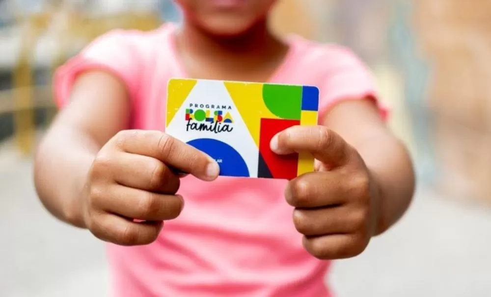 Bolsa Família chega a 18,9 milhões de famílias em abril e movimenta R$ 12,79 bilhões
