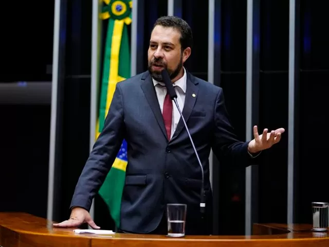Projeto para acabar com escala 6×1 avança no Congresso e entra em regime de urgência