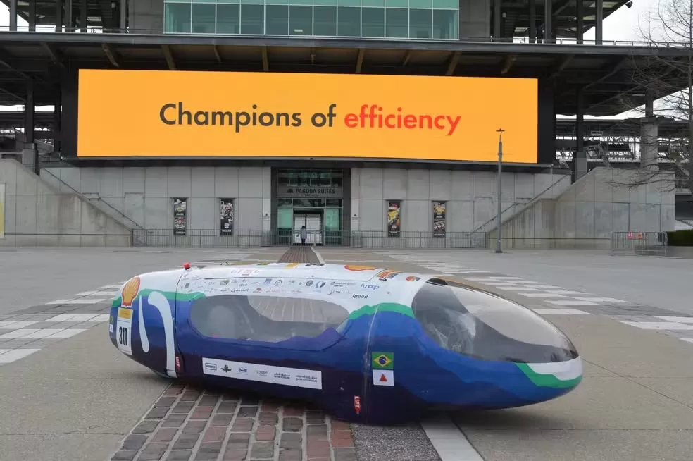 Estudantes da UFMG vencem competição nos EUA com carro elétrico de alta eficiência