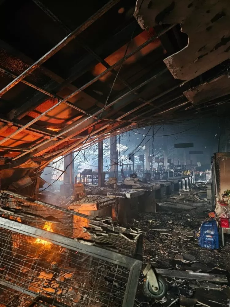 Supermercado é atingido por incêndio de grandes proporções no sul do estado