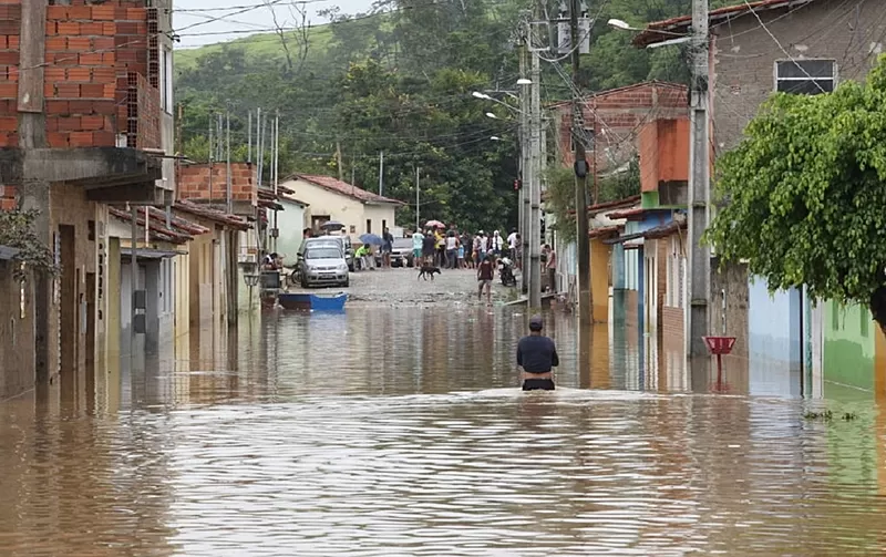 Defesa Civil alerta para risco de chuva forte e rajadas de vento em Belo Horizonte