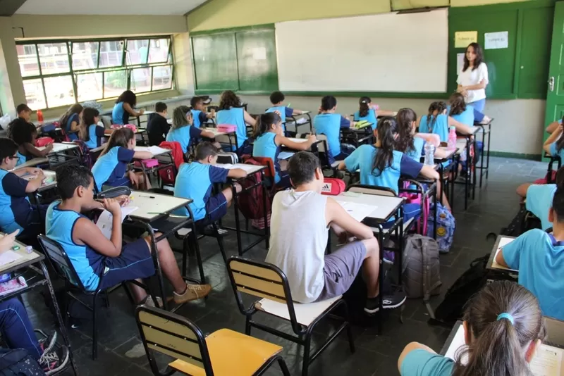 MG não cumpre metas de ensino integral e desempenho escolar fica abaixo do esperado