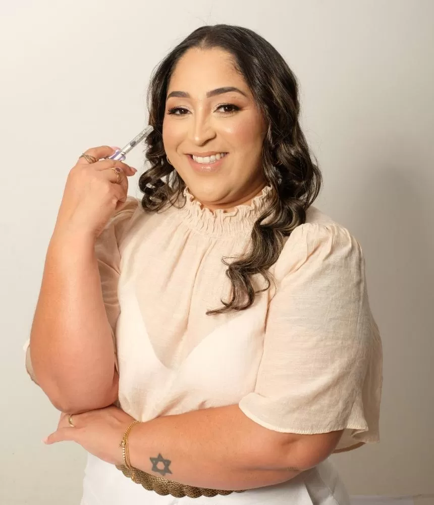 Dra. Mônica Oliveira Biomedicina Estética: compromisso com a Naturalidade e a Harmonia Facial