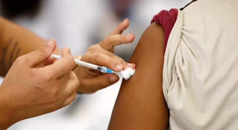 Vacinação infantil contra gripe segue baixa em BH e acende alerta