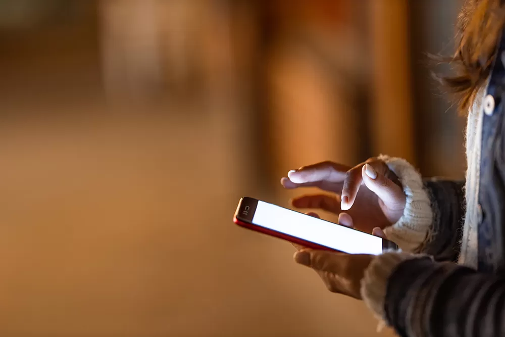 Justiça de Minas condena redes sociais por golpes após invasão de contas