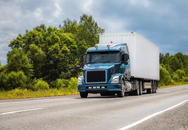 Caminhoneiro garante na Justiça pagamento em dobro por trabalho em feriados