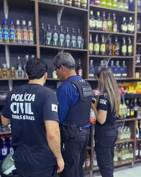 Fiscalização apreende quase 2 mil litros de bebidas irregulares em BH e região