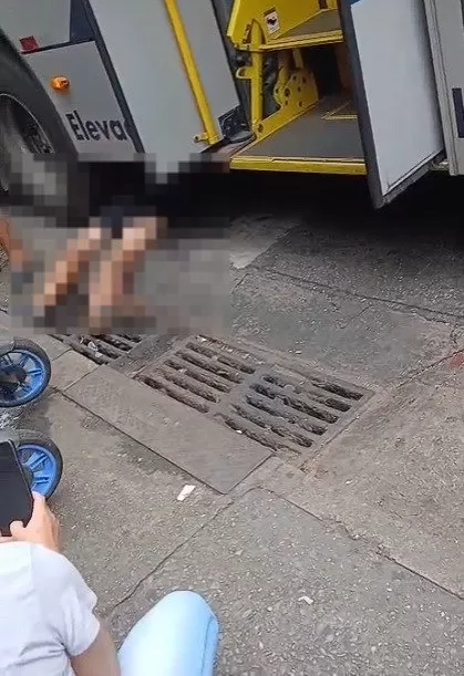 Idoso é resgatado com vida após ser atropelado por ônibus no Centro de Belo Horizonte