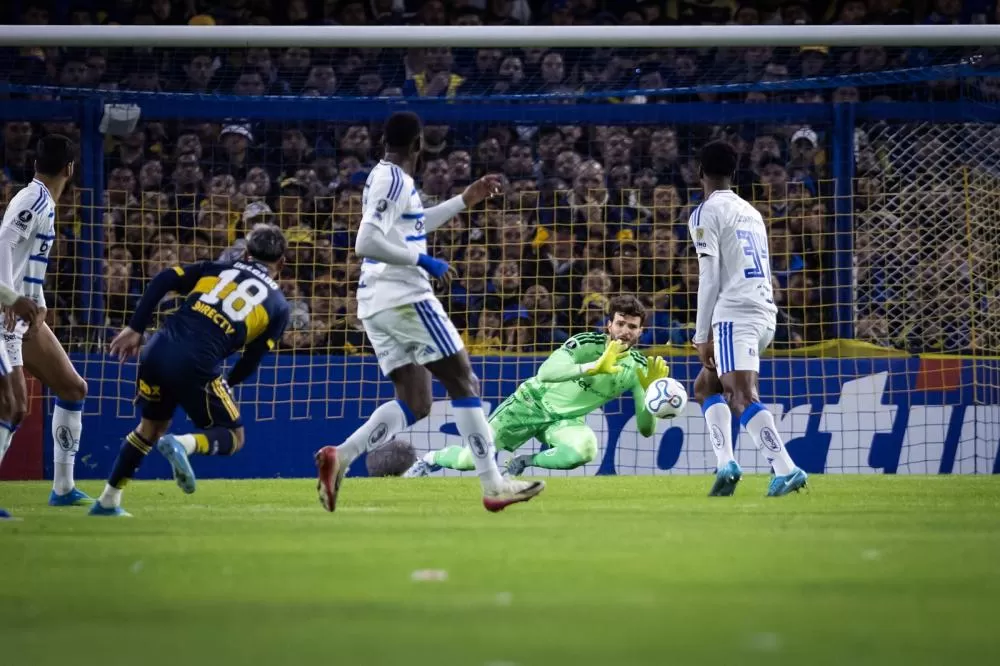 Com atuação heroica de Otávio, Cruzeiro empata com o Boca Juniors e fica perto das oitavas da Libertadores