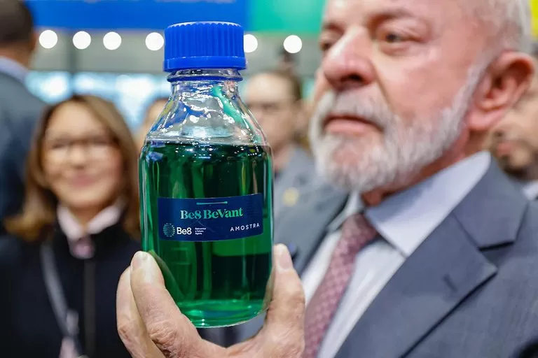 Governo inicia testes para ampliar mistura de biodiesel no diesel comercializado no país